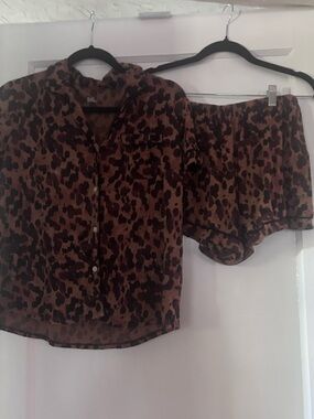 stars above Brown & Black Leopard-Print Short Pajama Set size small